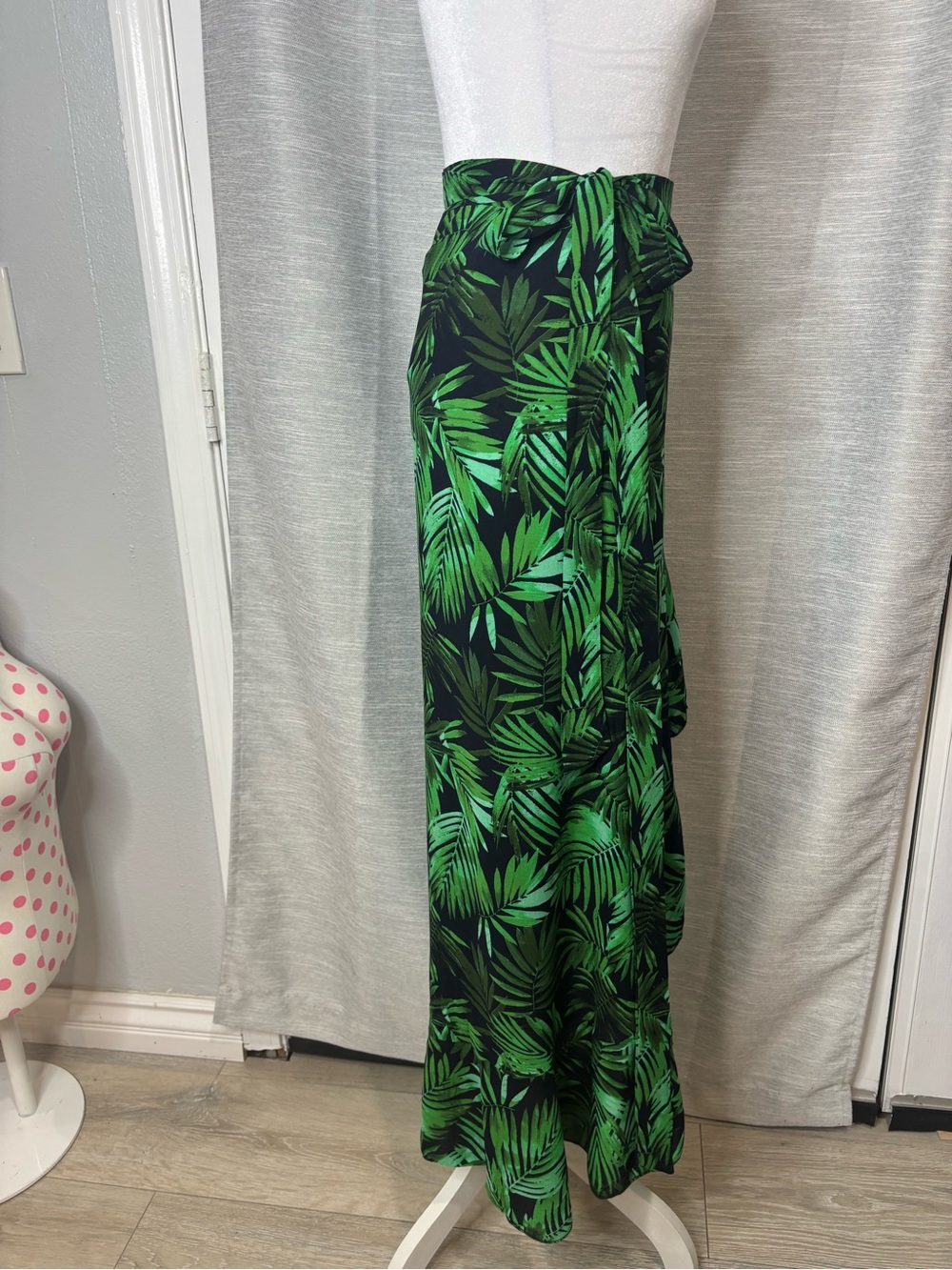 Green Palm-Print High-Low Skirt - Picture 4 of 6